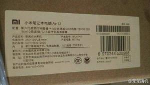 小米筆記本？看樣子面板是鋁模具